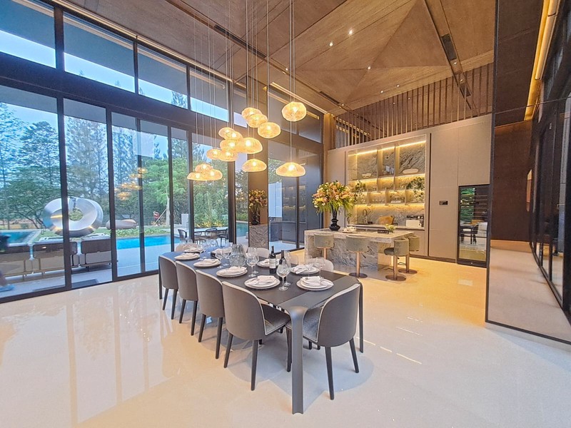 Rumah Mewah Botanic Villa Navapark BSD City view ke Botanic Park
