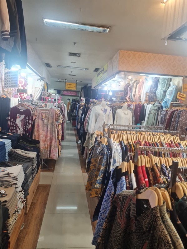 Jual Cepat Kios Sangat Strategis Diarea Pusat Grosir Cililitan Jak-Tim