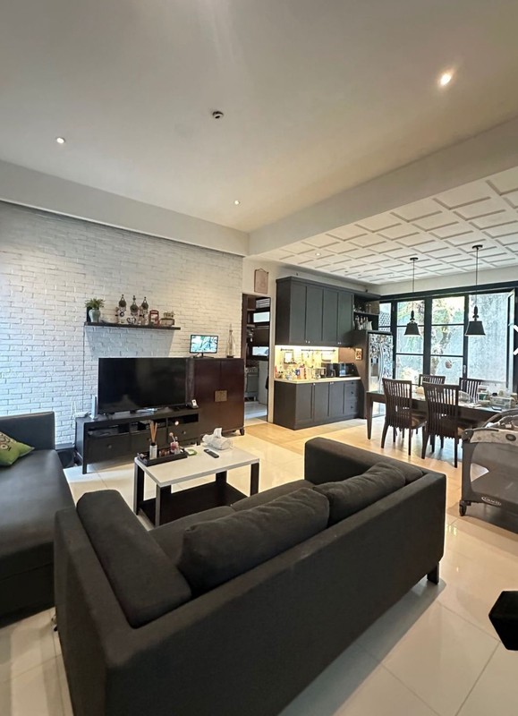 Rumah 4 BR Luas Tanah 203m2 Siap Huni Terawat di Kasuari Sektor 9 Bintaro