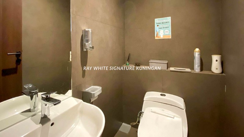 Dijual Ruko Gandeng di Jl Kendal Menteng Cocok Untuk Usaha