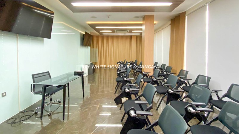 Dijual Ruko Gandeng di Jl Kendal Menteng Cocok Untuk Usaha