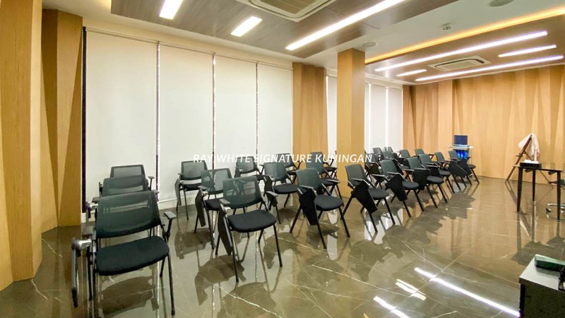 Dijual Ruko Gandeng di Jl Kendal Menteng Cocok Untuk Usaha