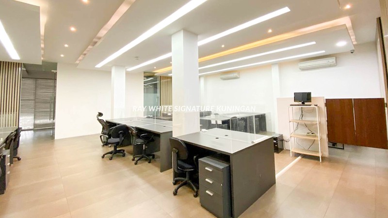 Dijual Ruko Gandeng di Jl Kendal Menteng Cocok Untuk Usaha