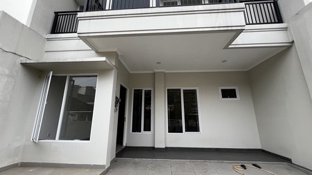 Rumah Griya Loka BSD gaya Classic Brand New, dekat Pasar Modern