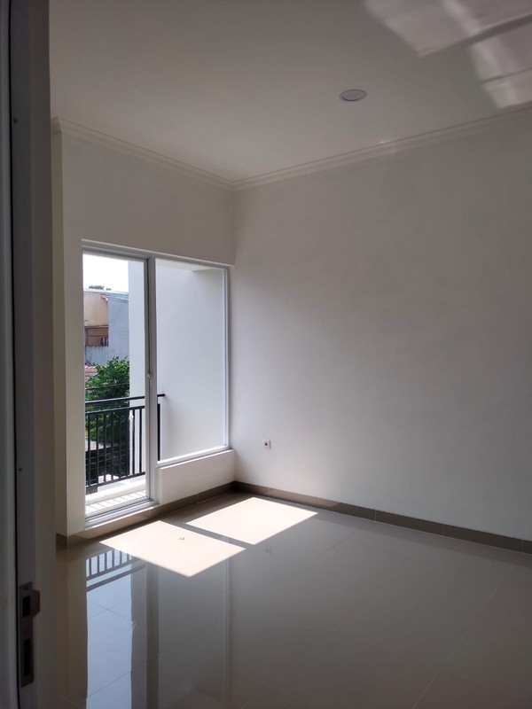 Rumah Griya Loka BSD gaya Classic Brand New, dekat Pasar Modern