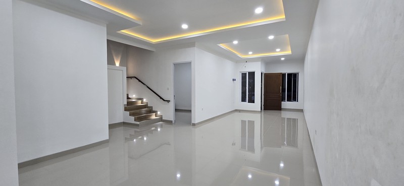 Rumah Griya Loka BSD gaya Classic Brand New, dekat Pasar Modern