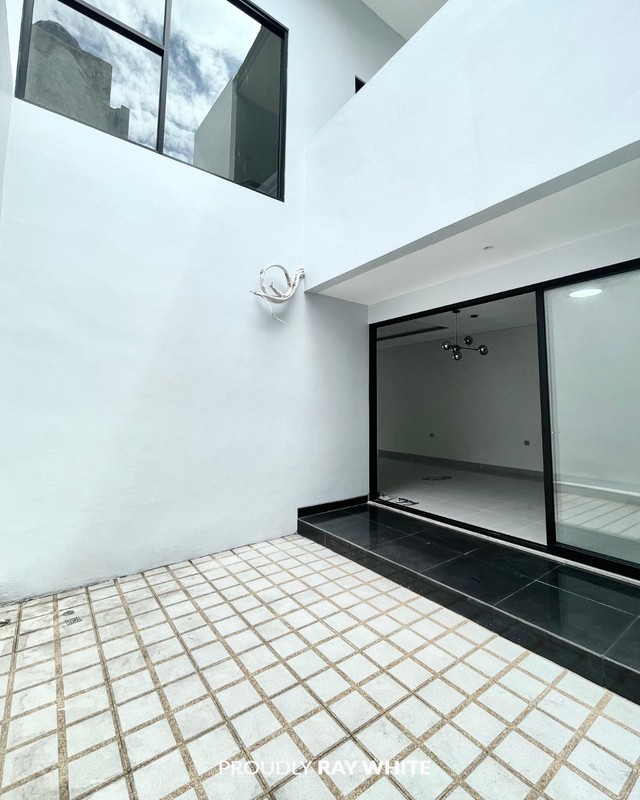 Rumah 2 Lantai Brand New di Griya Loka BSD City