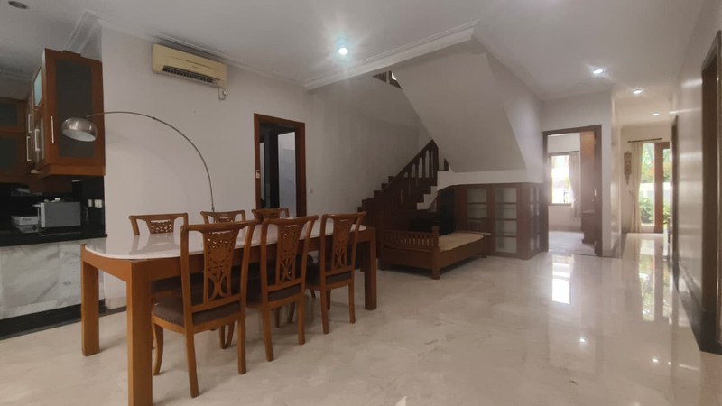 Rumah disewa - Lokasi Strategis, aman di Pondok Indah