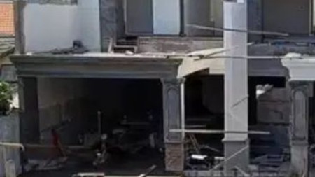 2 Milyar-an Dijual  Rumah Baru Araya 2 Galaxy Bumi Permai - New American Classic Desain Dekat Galaxy Mall, Raya MERR, Kampus ITS