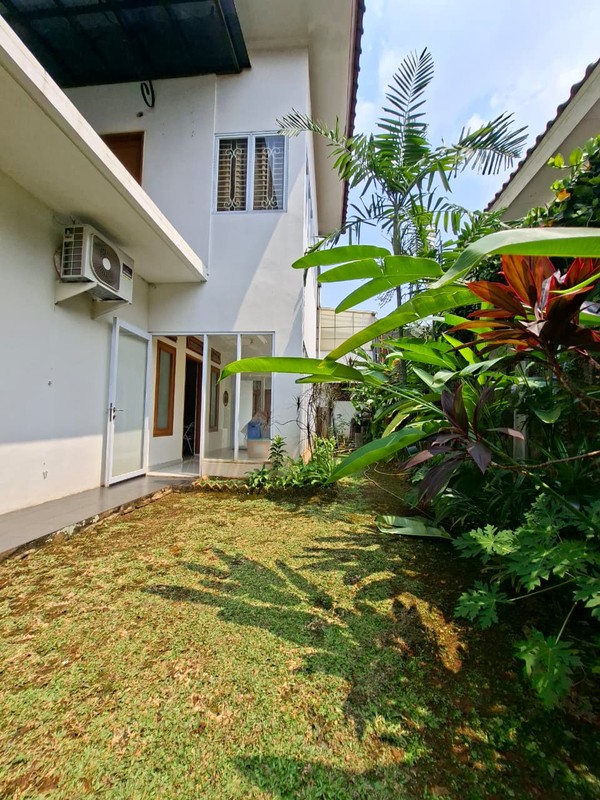 For Sale!! Rumah di Bintaro Jaya dengan KT 4+1 KM 4+1 Luas 450 m2 Bangunan 400 m2