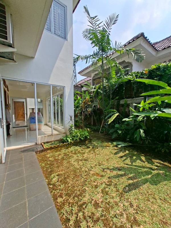 For Sale!! Rumah di Bintaro Jaya dengan KT 4+1 KM 4+1 Luas 450 m2 Bangunan 400 m2