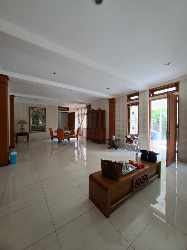 For Sale!! Rumah di Bintaro Jaya dengan KT 4+1 KM 4+1 Luas 450 m2 Bangunan 400 m2