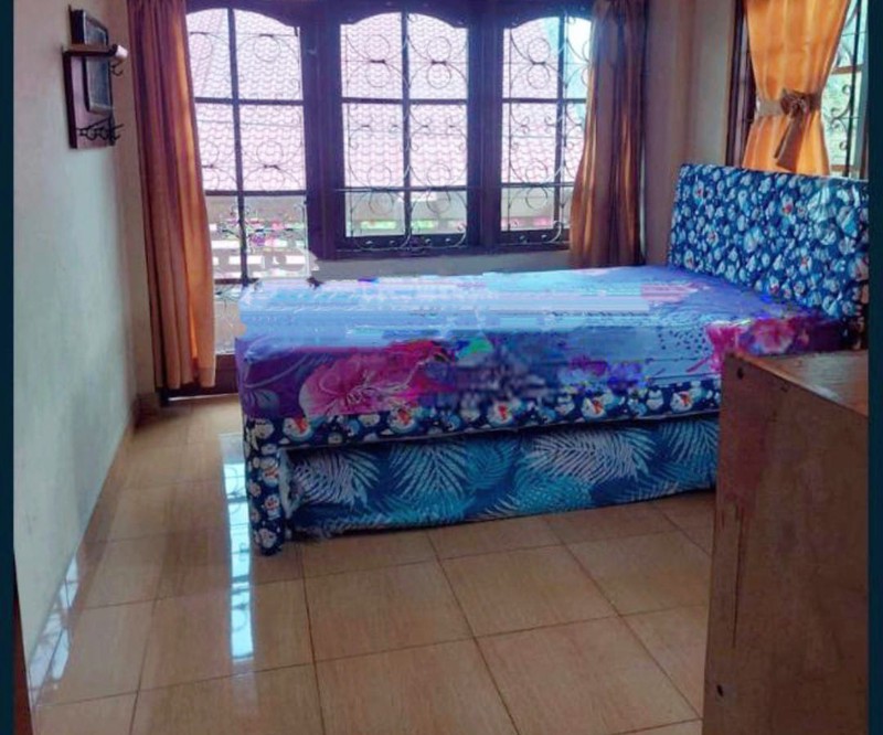 Rumah luas 2 lantai posisi di Hook di Cipadu