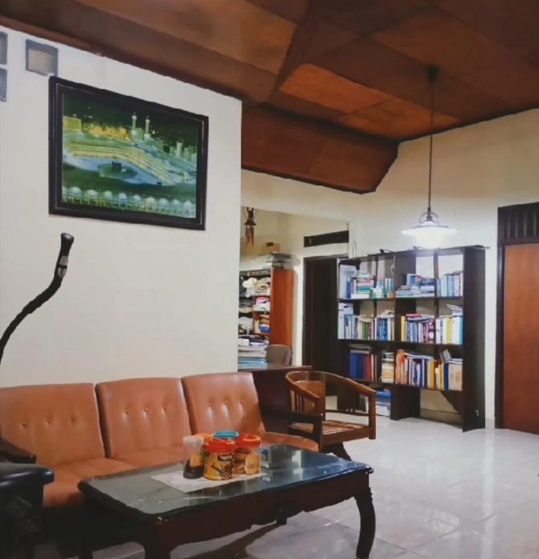 Rumah luas 2 lantai posisi di Hook di Cipadu