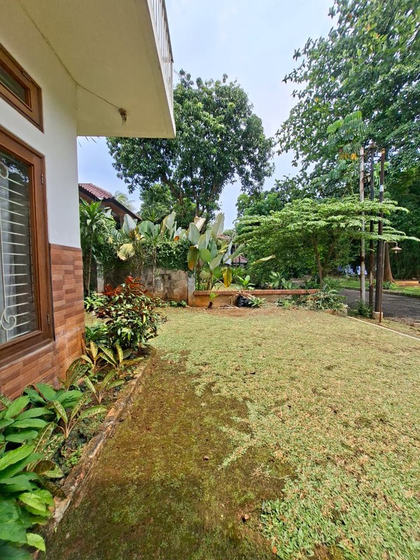 For Sale!! Rumah di Bintaro Jaya dengan KT 4+1 KM 4+1 Luas 450 m2 Bangunan 400 m2