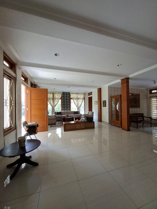 For Sale!! Rumah di Bintaro Jaya dengan KT 4+1 KM 4+1 Luas 450 m2 Bangunan 400 m2