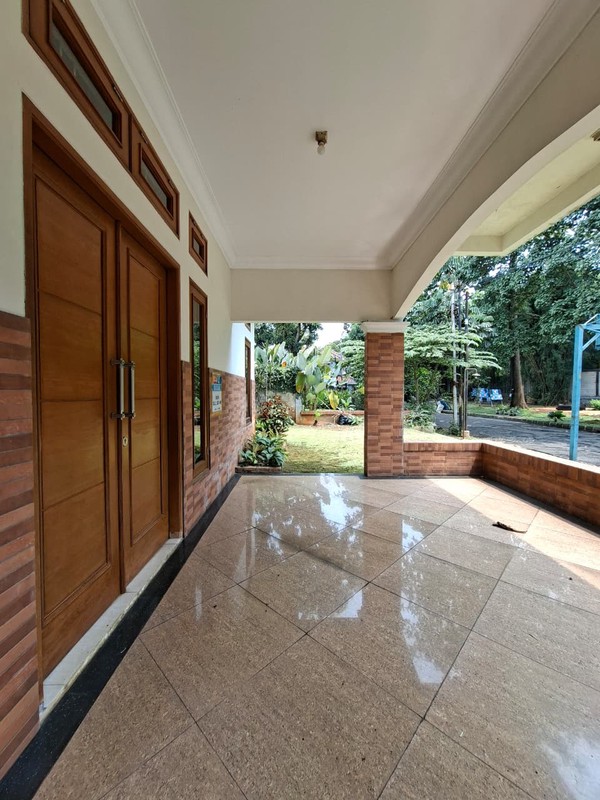 For Sale!! Rumah di Bintaro Jaya dengan KT 4+1 KM 4+1 Luas 450 m2 Bangunan 400 m2