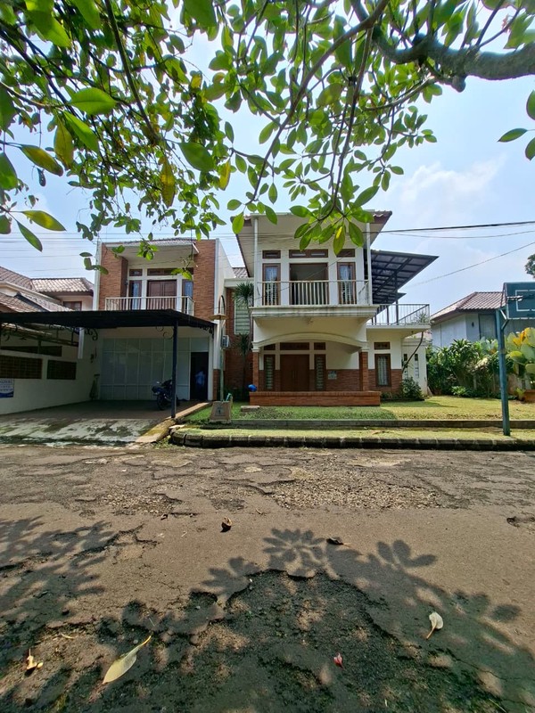 For Sale!! Rumah di Bintaro Jaya dengan KT 4+1 KM 4+1 Luas 450 m2 Bangunan 400 m2