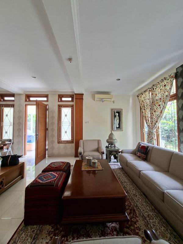 For Sale!! Rumah di Bintaro Jaya dengan KT 4+1 KM 4+1 Luas 450 m2 Bangunan 400 m2