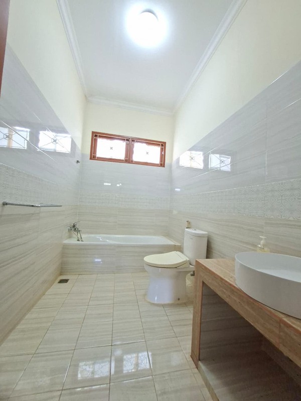 For Sale!! Rumah di Bintaro Jaya dengan KT 4+1 KM 4+1 Luas 450 m2 Bangunan 400 m2