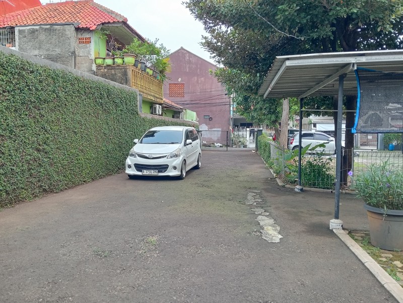 TURUN HARGA, Ciracas, Halaman Luas, Pinggir Jalan, Harga Nego