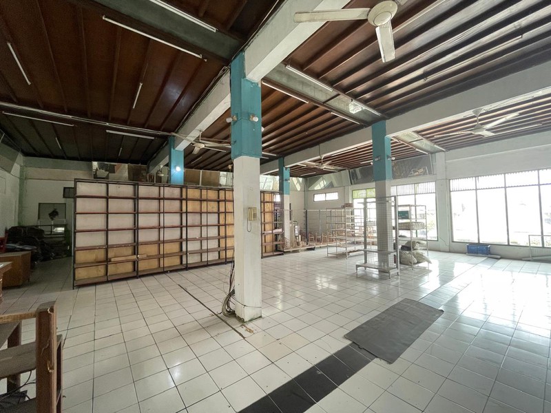 Disewakan Ruang Usaha Lokasi Strategis Jalan Kaliurang KM 5, Caturtunggal, Depok, Sleman