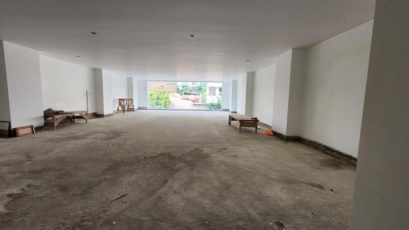 FOR RENT NEW BUILDING IN A COMMERCIAL AREA  AT MENTENG JAKARTA PUSAT( DI SEWAKAN GEDUNG BARU DI AREA KOMERSIAL MENTENG JAKARTA PUSAT )