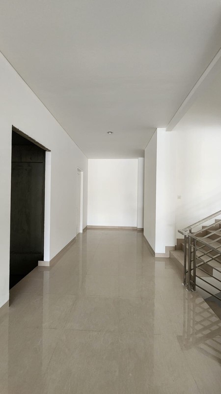 FOR RENT NEW BUILDING IN A COMMERCIAL AREA  AT MENTENG JAKARTA PUSAT( DI SEWAKAN GEDUNG BARU DI AREA KOMERSIAL MENTENG JAKARTA PUSAT )