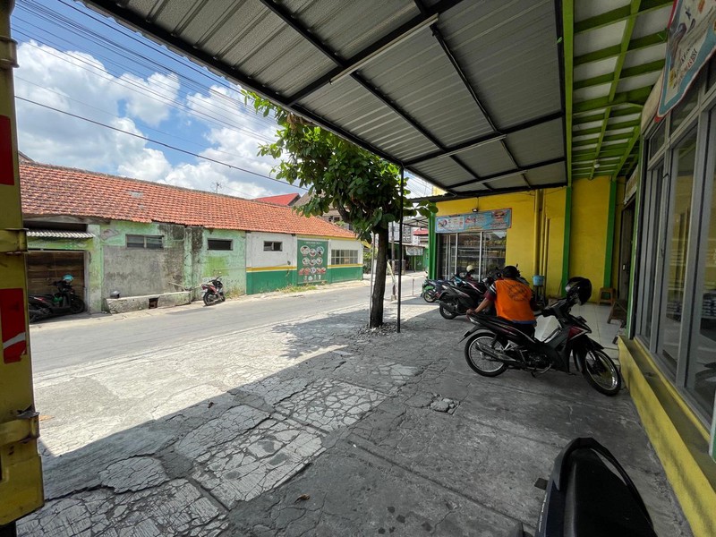 Disewakan Ruang Usaha Lokasi Strategis Jalan Kaliurang KM 5, Caturtunggal, Depok, Sleman