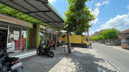 Disewakan Ruang Usaha Lokasi Strategis Jalan Kaliurang KM 5, Caturtunggal, Depok, Sleman