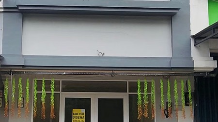 Ruko siap usaha di Kota Wisata