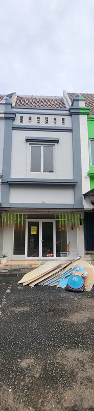 Ruko siap usaha di Kota Wisata