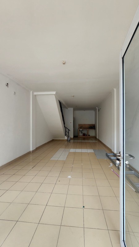 Ruko siap usaha di Kota Wisata