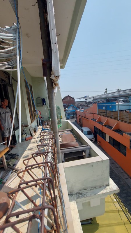 Rumah 2 Lantai di Bulak Rukem Timur - Siap Huni, Free AC & Furnish