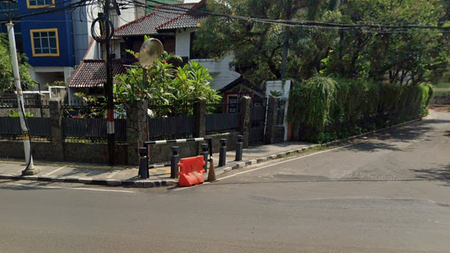 Dijual rumah  lama bisa buar komercial di  jalan  proklamasi menteng 