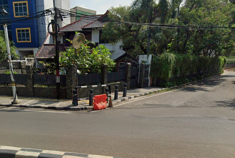 Dijual rumah lama bisa buar komercial di jalan proklamasi menteng