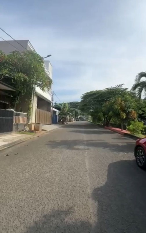 RUMAH MINIMALIS POSISI HOEK DI BOULEVARD CIBUBUR COUNTRY