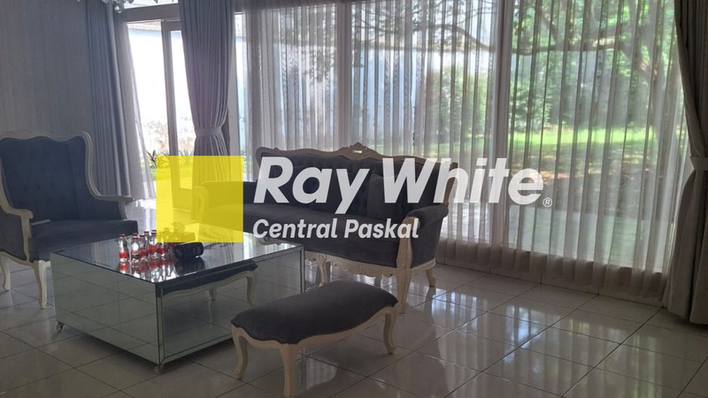 Rumah Sangat Asri di Hegarmanah Kota Bandung