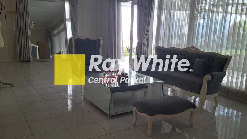 Rumah Sangat Asri di Hegarmanah Kota Bandung