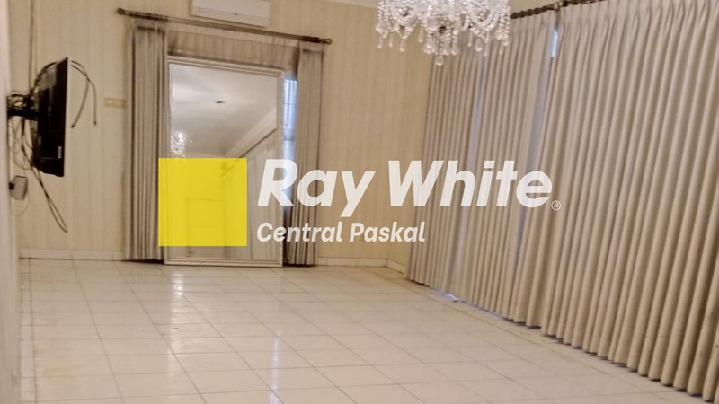 Rumah Sangat Asri di Hegarmanah Kota Bandung