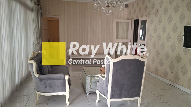 Rumah Sangat Asri di Hegarmanah Kota Bandung