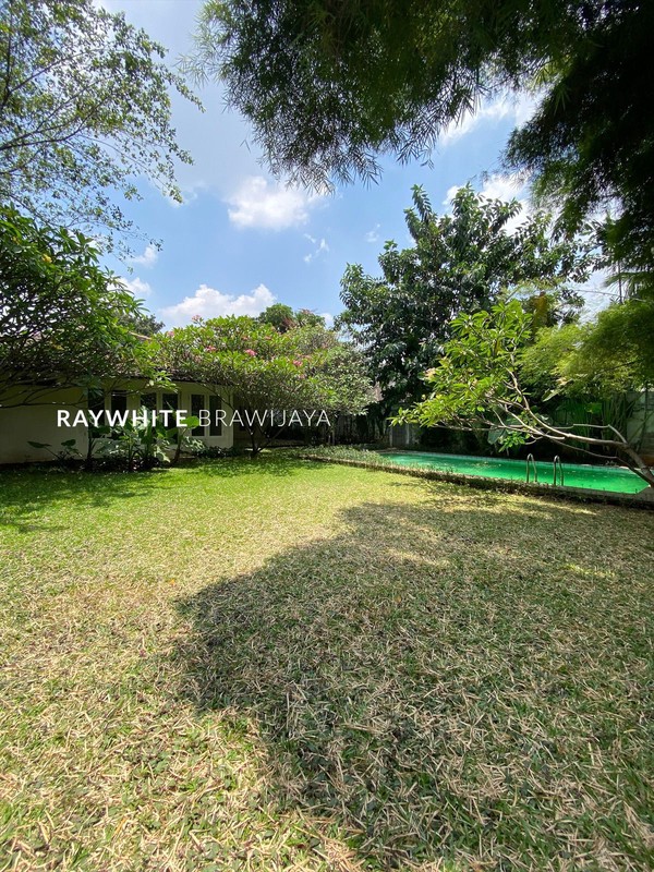Rumah Lingkungan Tenang Area Kemang Dalam