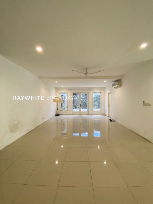 Rumah Lingkungan Tenang Area Kemang Dalam