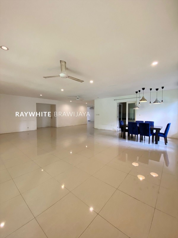Rumah Lingkungan Tenang Area Kemang Dalam