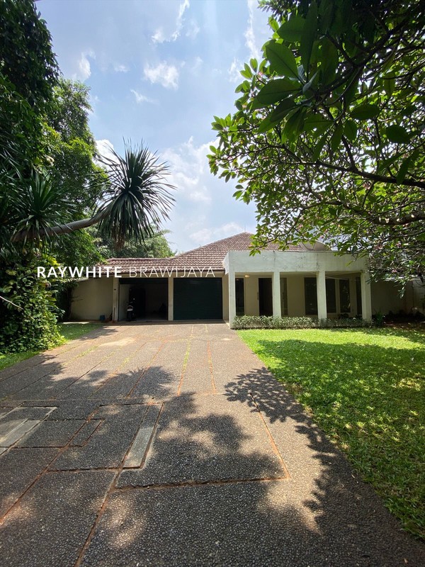 Rumah Lingkungan Tenang Area Kemang Dalam