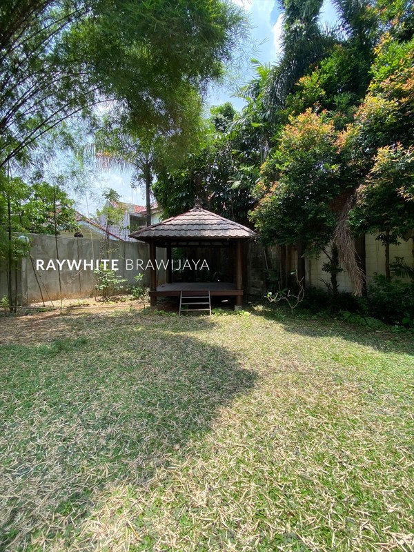 Rumah Lingkungan Tenang Area Kemang Dalam