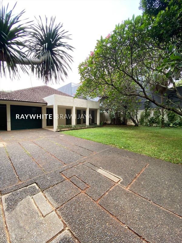 Rumah Lingkungan Tenang Area Kemang Dalam