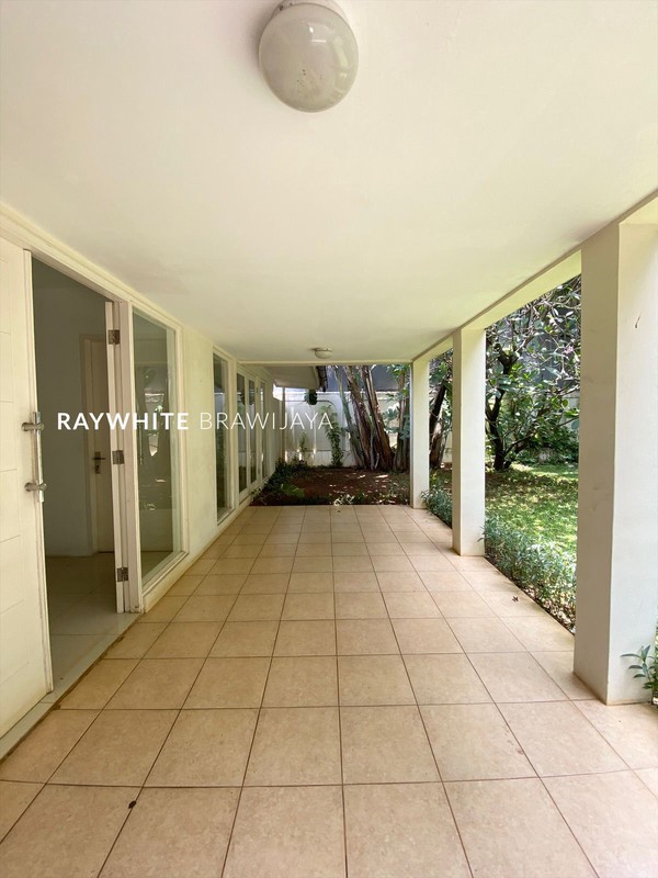 Rumah Lingkungan Tenang Area Kemang Dalam