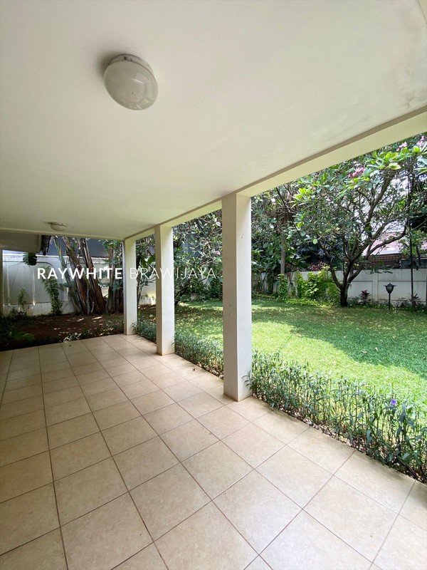 Rumah Lingkungan Tenang Area Kemang Dalam