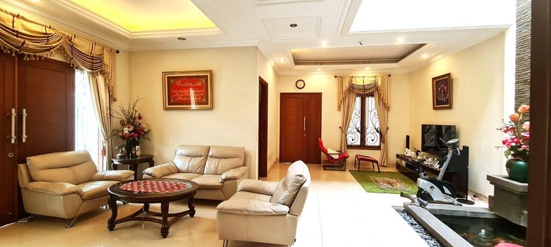 DIJUAL RUMAH MEWAH SIAP HUNI - REMPOA, JAKARTA SELATAN